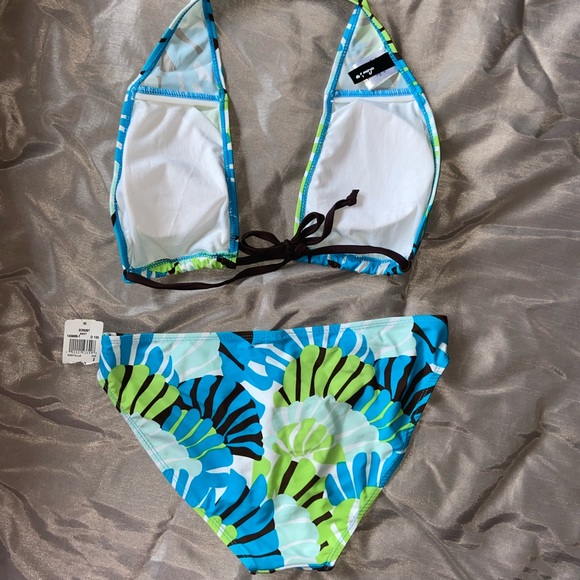 Bikini - Picture 2 of 2